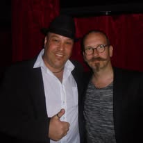 Matono aux côtés du magicien Axel Hecklau